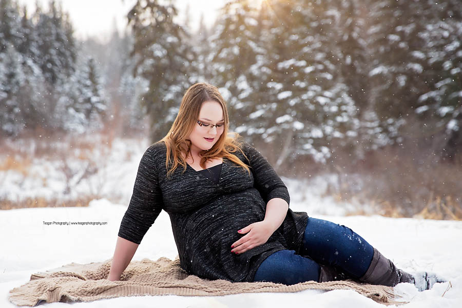 Pregnant mother posing during Edmonton winter maternity photography session