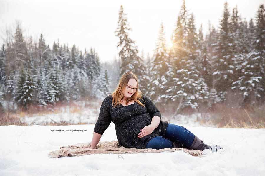 Pregnant mother posing during Edmonton winter maternity photography session