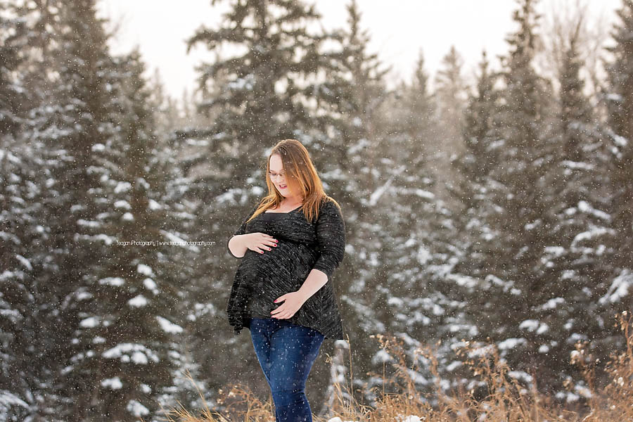 Pregnant mother posing during Edmonton winter maternity photography session