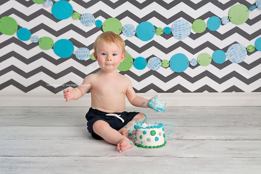A cake smash photo shoot for a one year old Edmonton boy