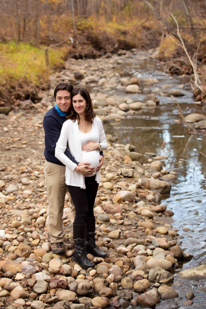 A pregnant couple poses together for photos in Edmonton's Millcreek Ravine