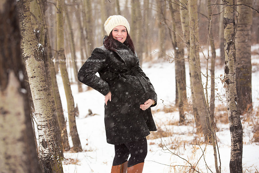 A pregnant Edmonton mother poses for winter maternity photos in Edmonton