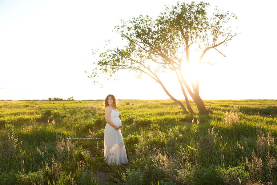 YEG maternity photographer capturing natural light pregnancy portraits for an expecting mother